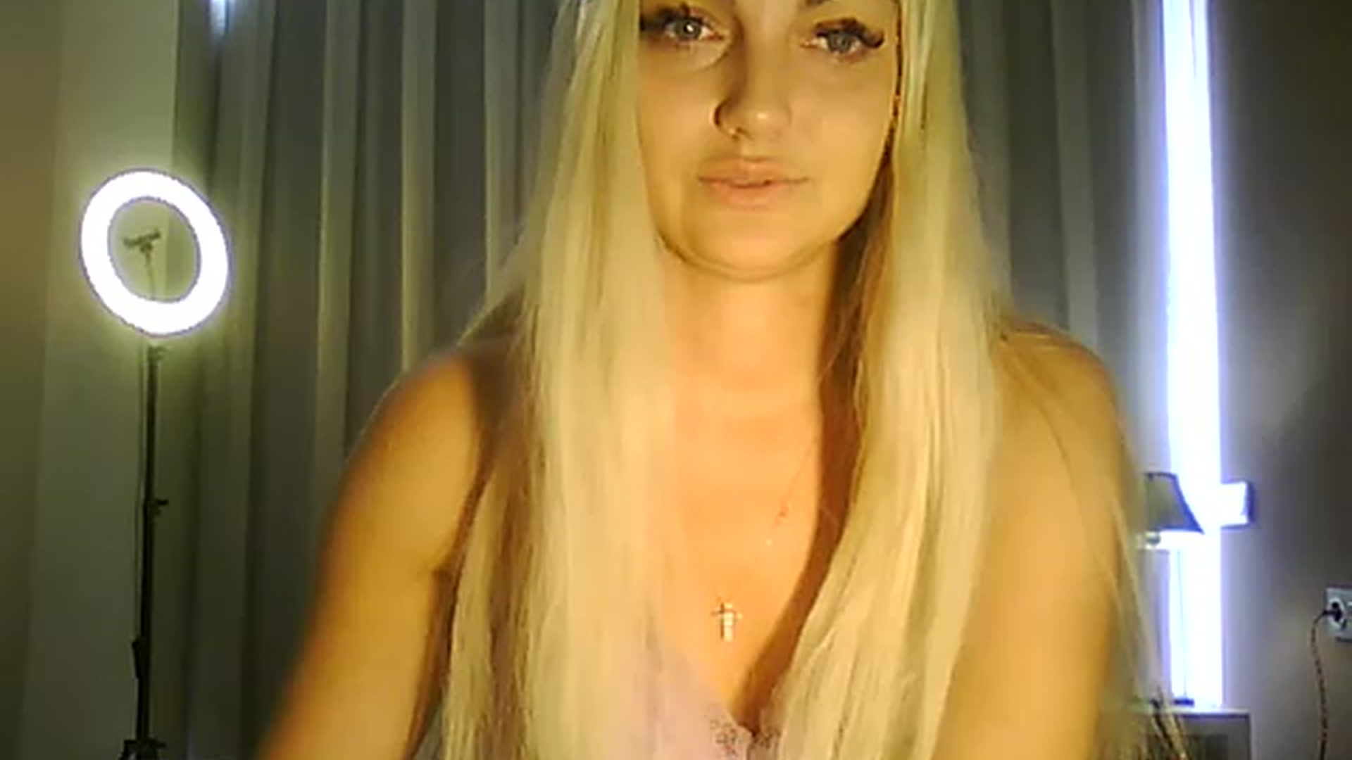 Gallery image thumbnail from AlissaMay's myfreecams stream on, 05/05/2023, 14:11 image 8 of 20