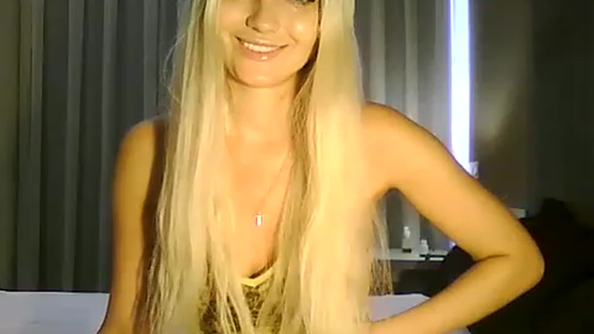 Gallery image thumbnail from AlissaMay's myfreecams stream on, 05/06/2023, 17:07 image 15 of 20