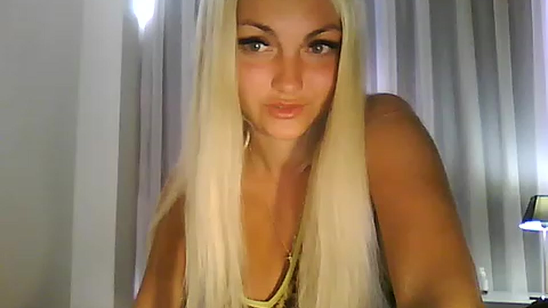 Gallery image thumbnail from AlissaMay's myfreecams stream on, 05/11/2023, 08:23 image 1 of 20