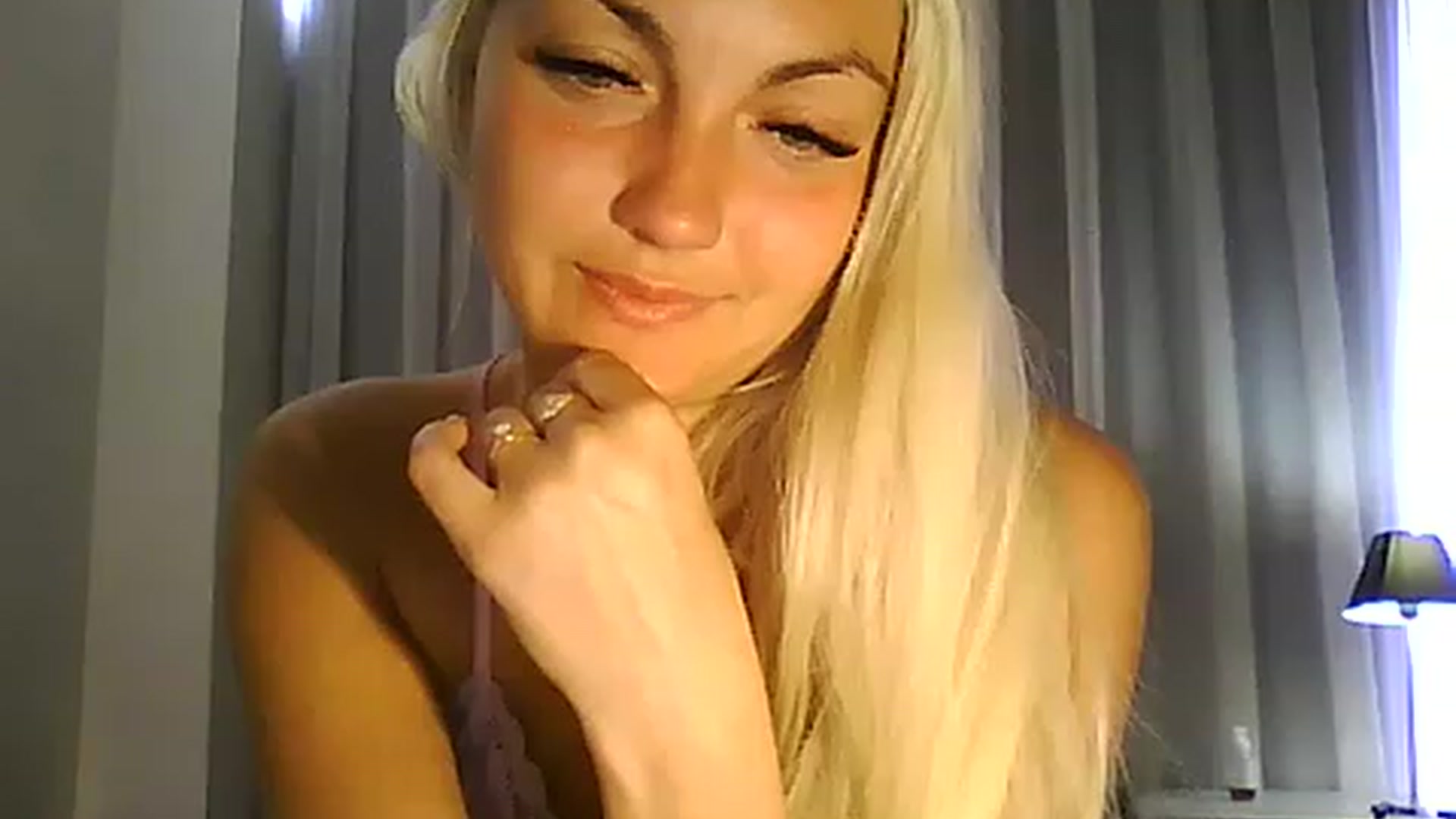 Gallery image thumbnail from AlissaMay's myfreecams stream on, 05/12/2023, 11:04 image 16 of 20