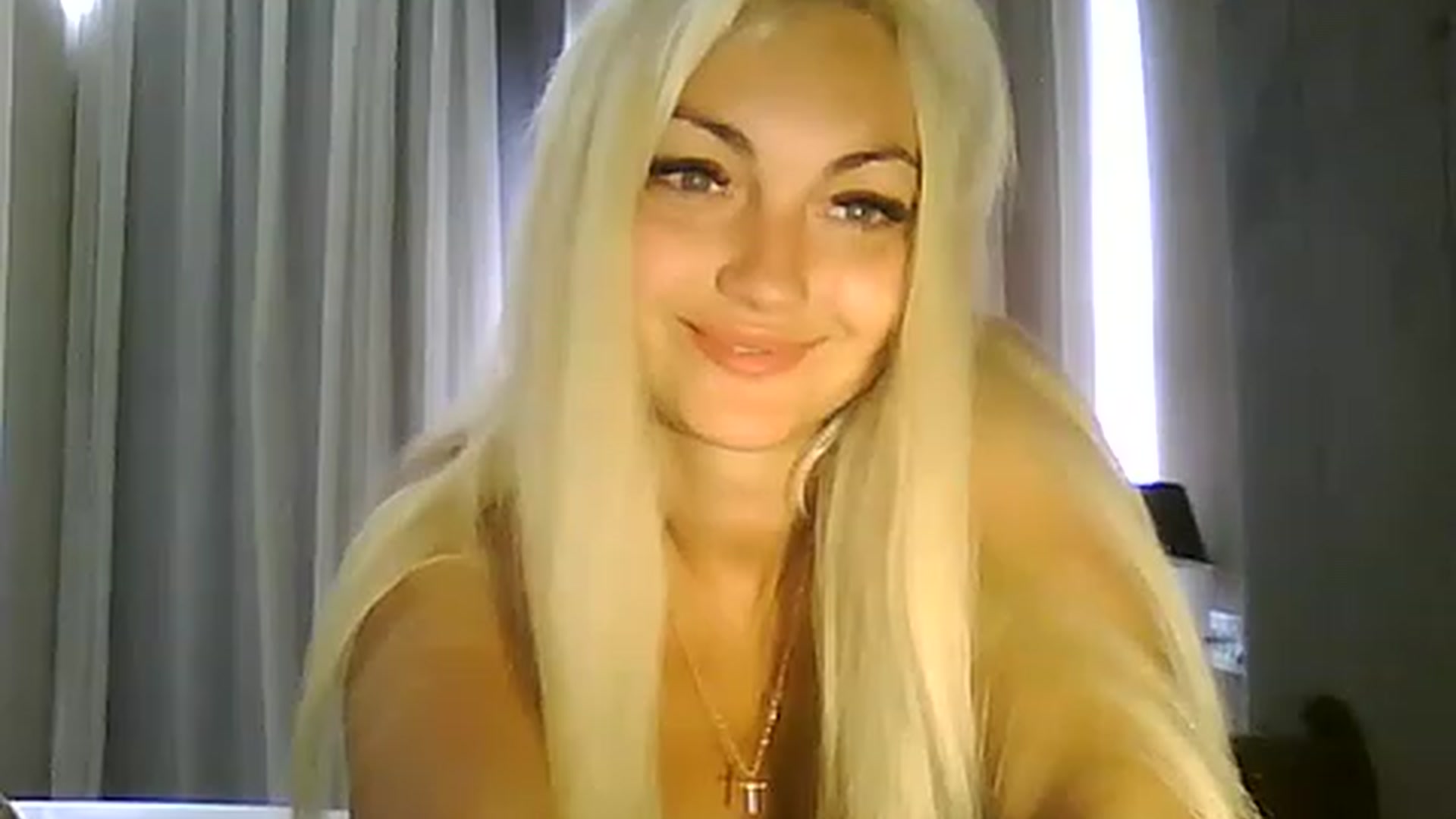 Gallery image thumbnail from AlissaMay's myfreecams stream on, 05/20/2023, 09:54 image 10 of 20