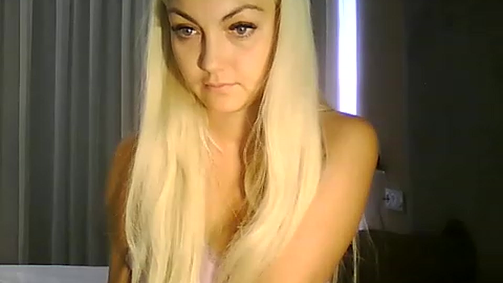 Gallery image thumbnail from AlissaMay's myfreecams stream on, 05/22/2023, 11:20 image 15 of 20