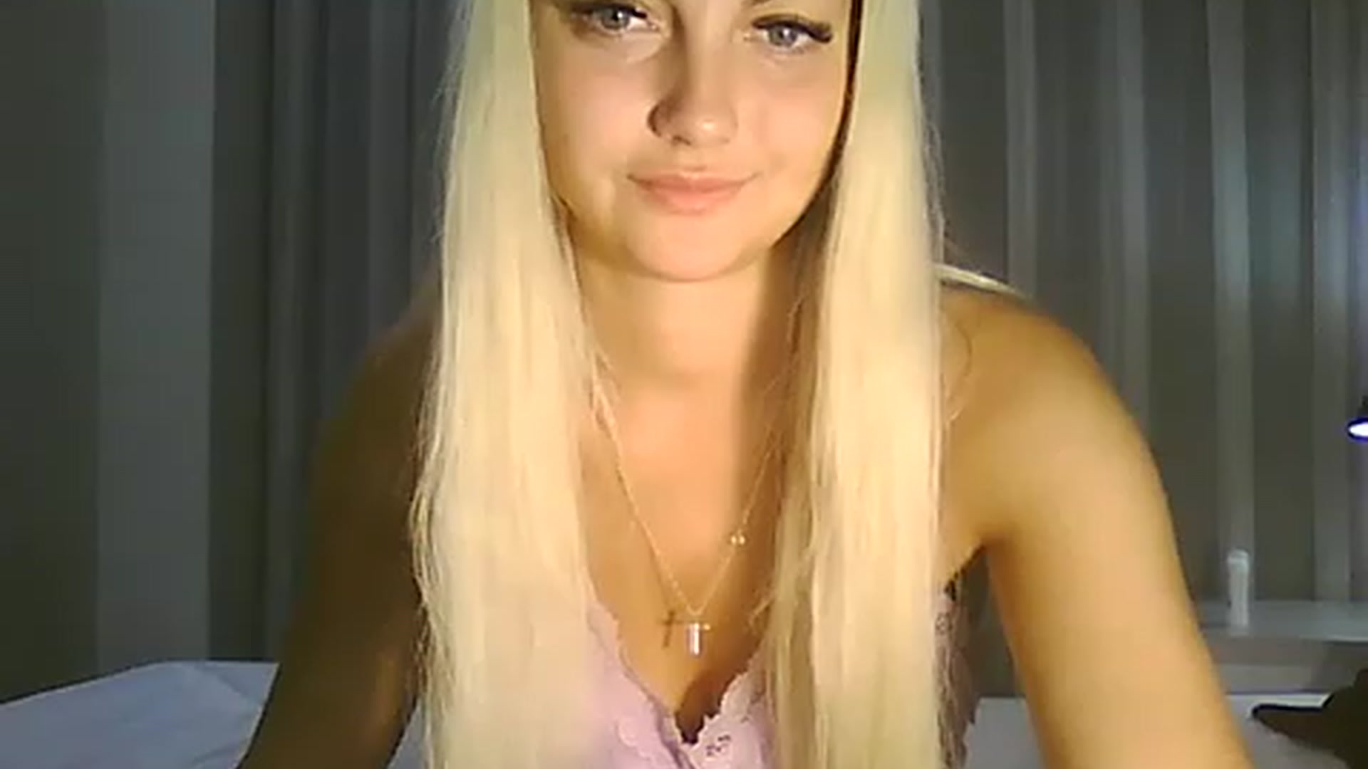 Gallery image thumbnail from AlissaMay's myfreecams stream on, 05/25/2023, 16:17 image 9 of 20