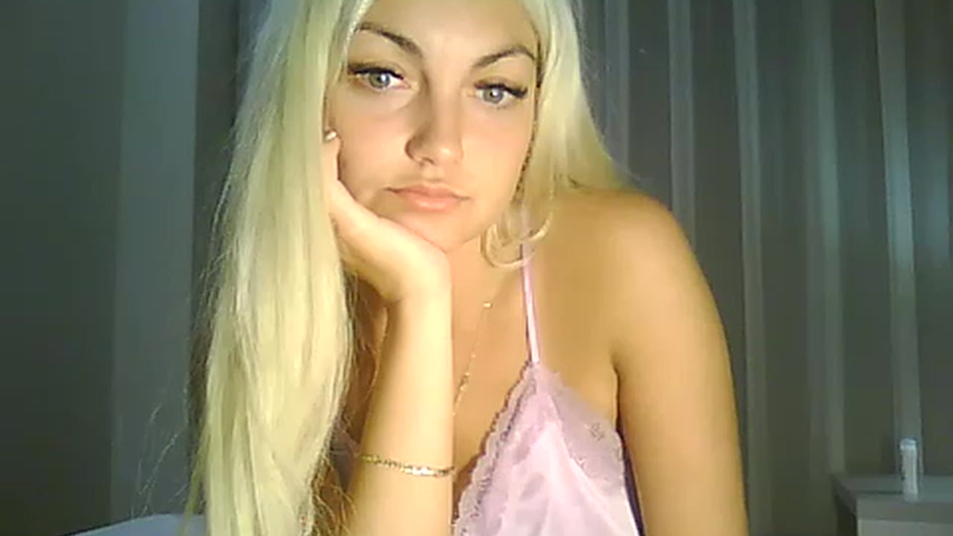 Gallery image thumbnail from AlissaMay's myfreecams stream on, 05/25/2023, 16:17 image 17 of 20