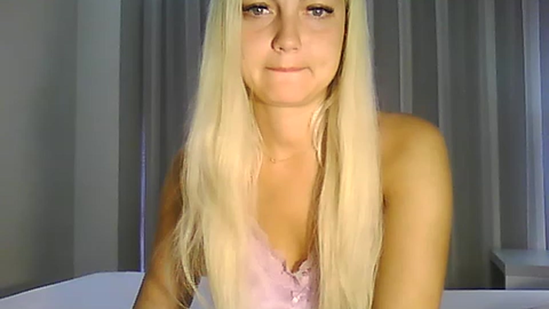 Gallery image thumbnail from AlissaMay's myfreecams stream on, 05/26/2023, 10:03 image 14 of 20