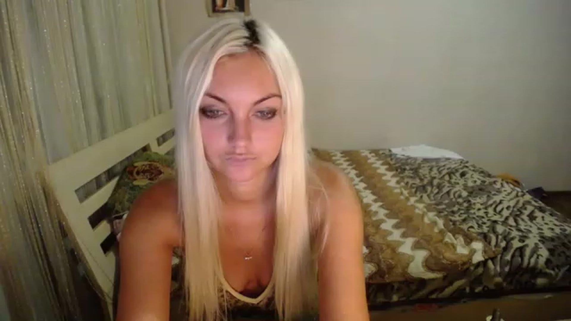 Gallery image thumbnail from AlissaMay's myfreecams stream on, 06/28/2023, 20:07 image 13 of 20