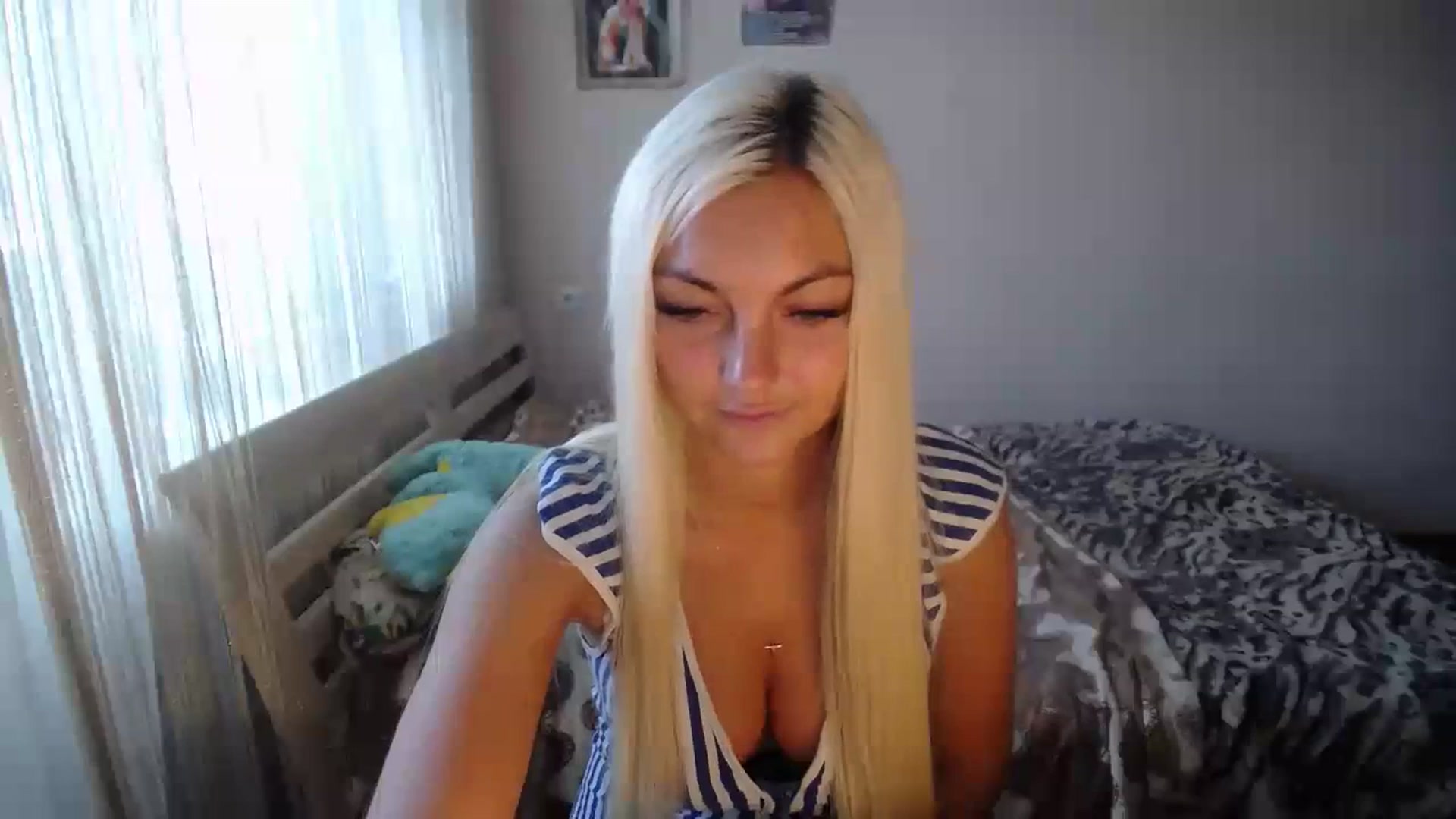 Gallery image thumbnail from AlissaMay's myfreecams stream on, 07/04/2023, 11:11 image 3 of 20