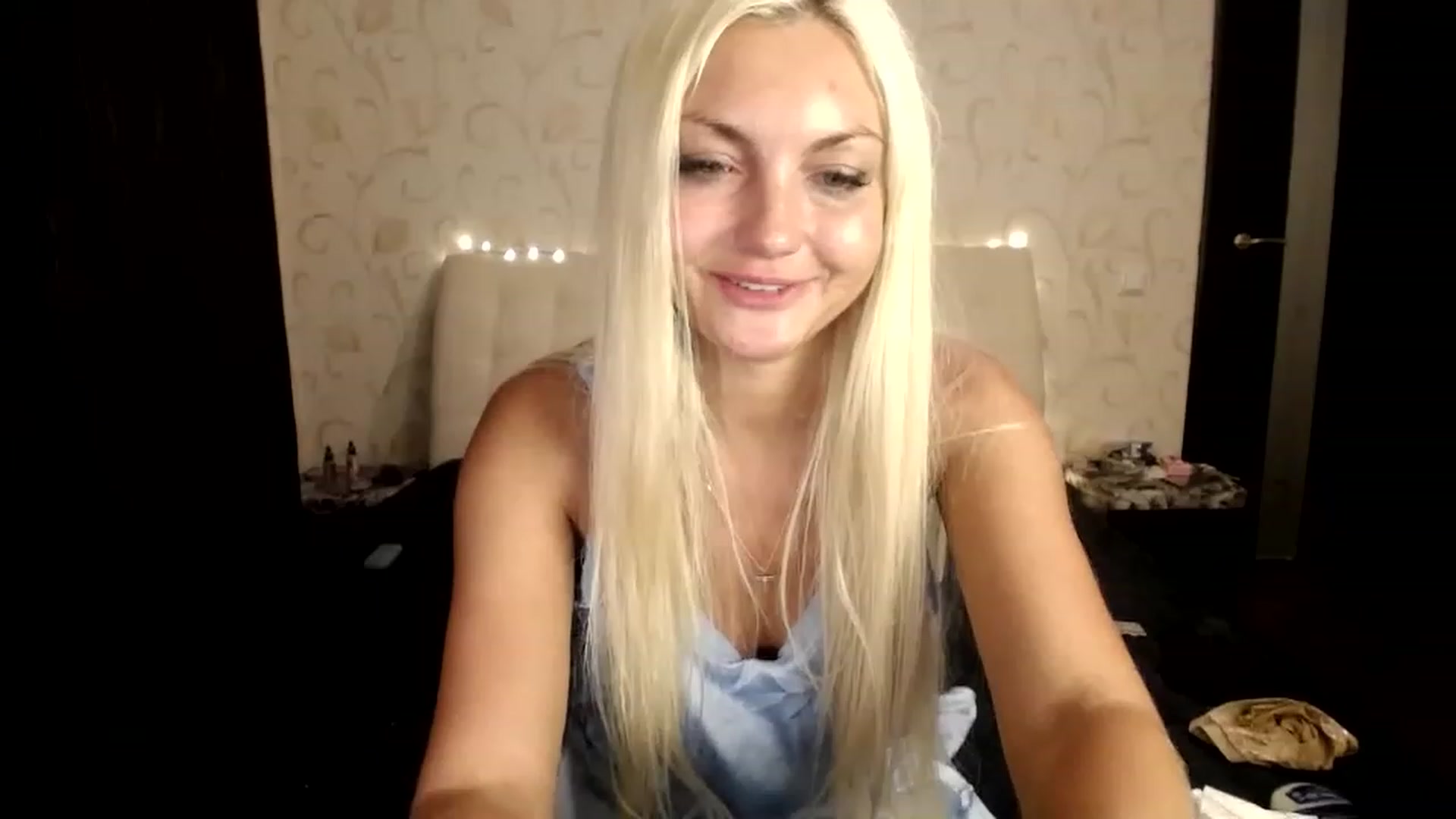 Gallery image thumbnail from AlissaMay's myfreecams stream on, 08/06/2023, 19:42 image 18 of 20