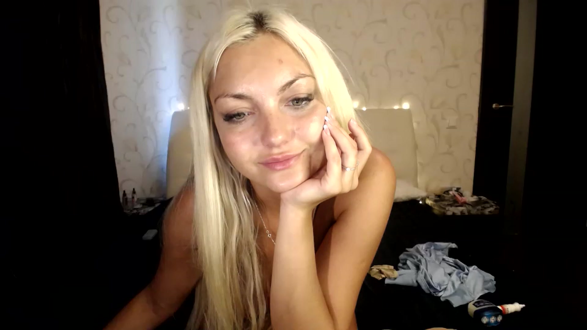 Gallery image thumbnail from AlissaMay's myfreecams stream on, 08/06/2023, 19:42 image 3 of 20