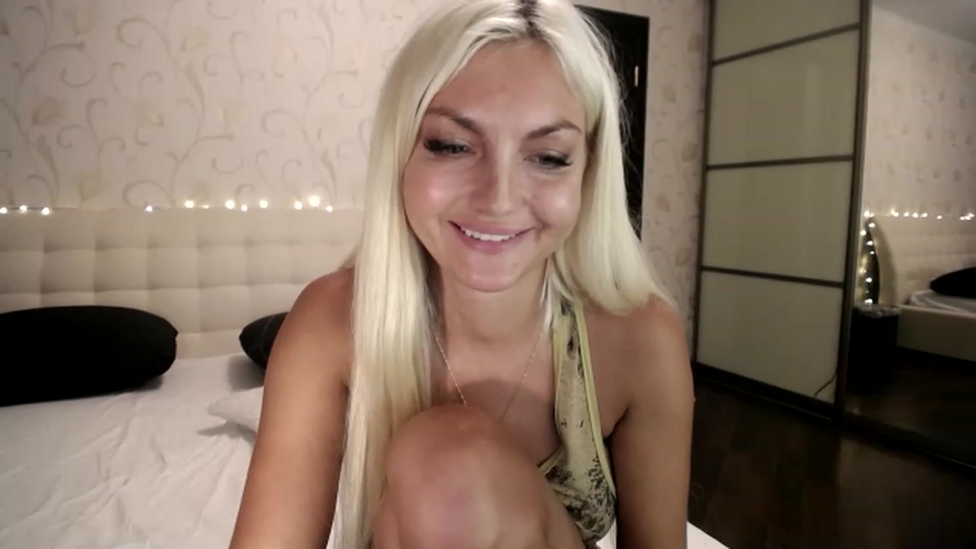 Gallery image thumbnail from AlissaMay's myfreecams stream on, 08/07/2023, 22:21 image 10 of 20