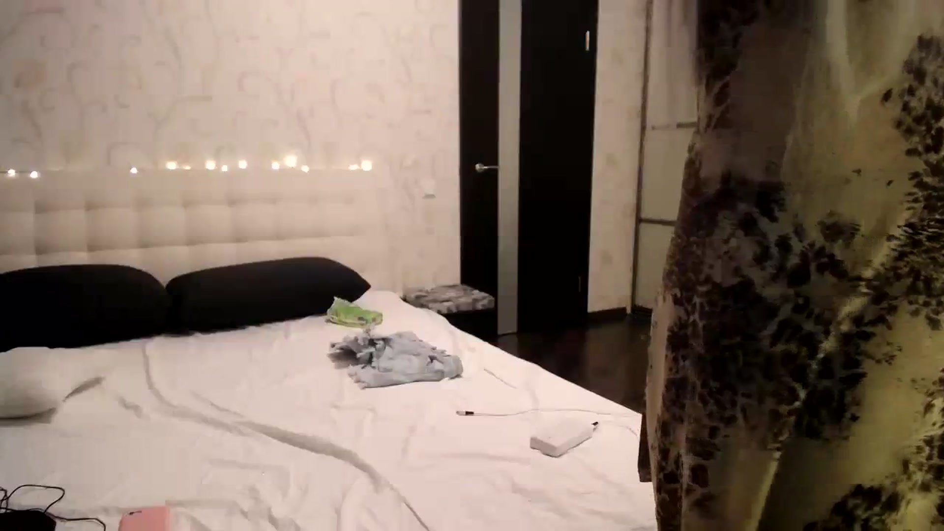 Gallery image thumbnail from AlissaMay's myfreecams stream on, 08/13/2023, 21:29 image 11 of 20