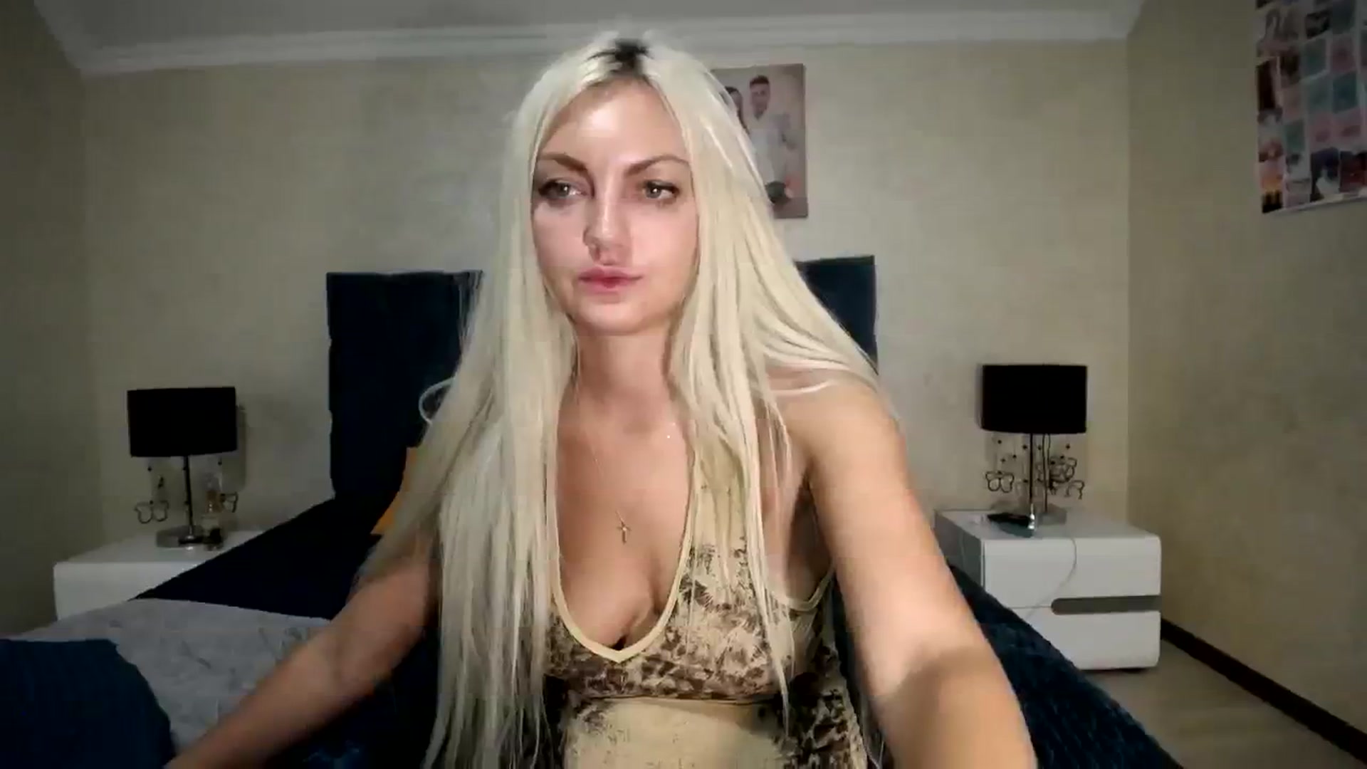 Gallery image thumbnail from AlissaMay's myfreecams stream on, 08/18/2023, 23:58 image 4 of 20