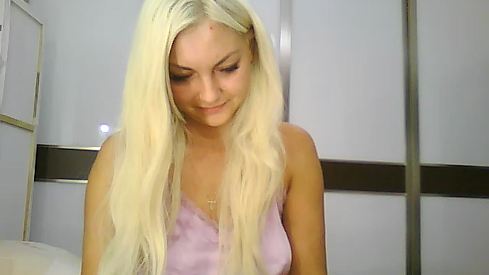 Gallery image thumbnail from AlissaMay's myfreecams stream on, 08/27/2023, 15:37 image 8 of 20