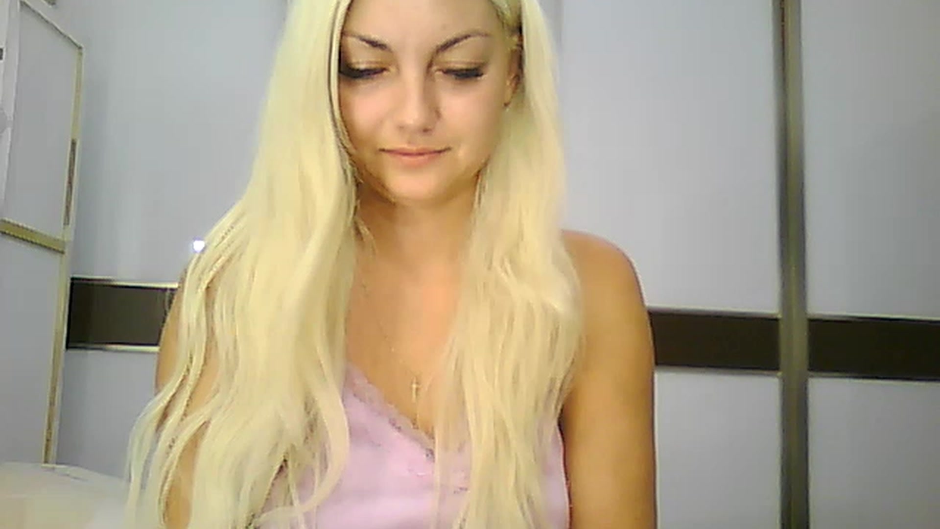 Gallery image thumbnail from AlissaMay's myfreecams stream on, 08/27/2023, 15:37 image 9 of 20