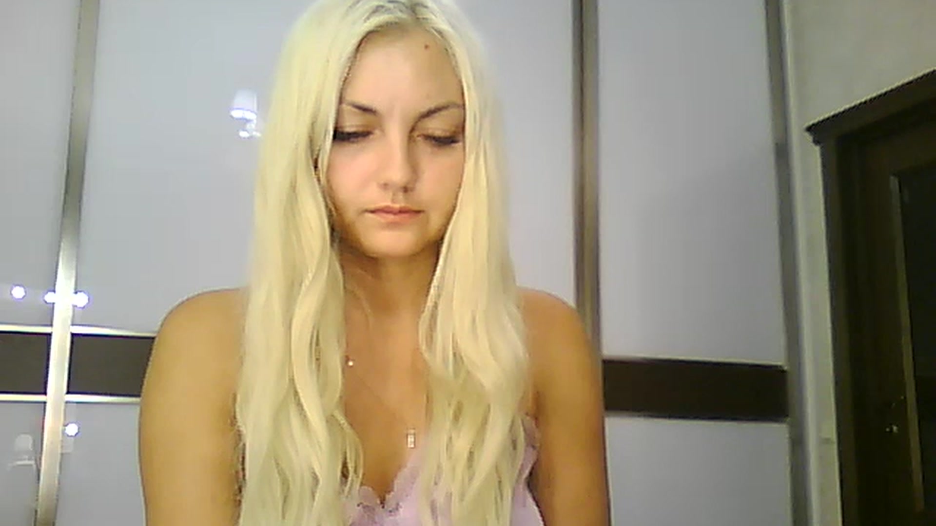 Gallery image thumbnail from AlissaMay's myfreecams stream on, 08/27/2023, 23:18 image 3 of 20