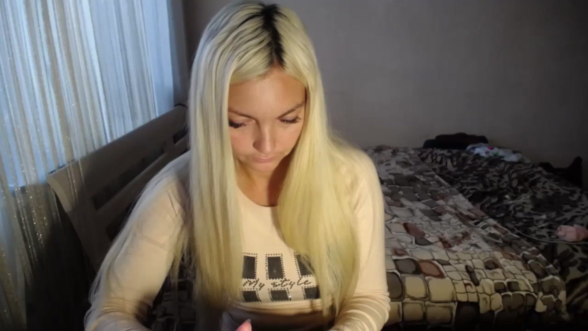 Gallery image thumbnail from AlissaMay's myfreecams stream on, 10/02/2023, 08:47 image 4 of 20