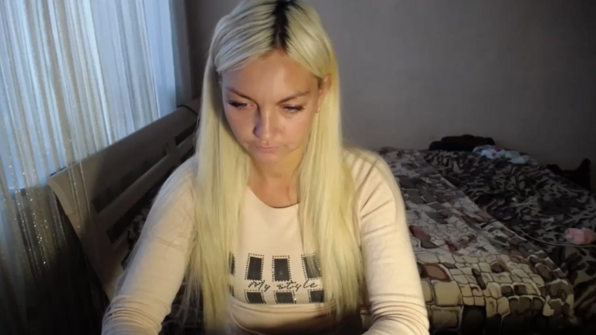 Gallery image thumbnail from AlissaMay's myfreecams stream on, 10/02/2023, 08:47 image 8 of 20