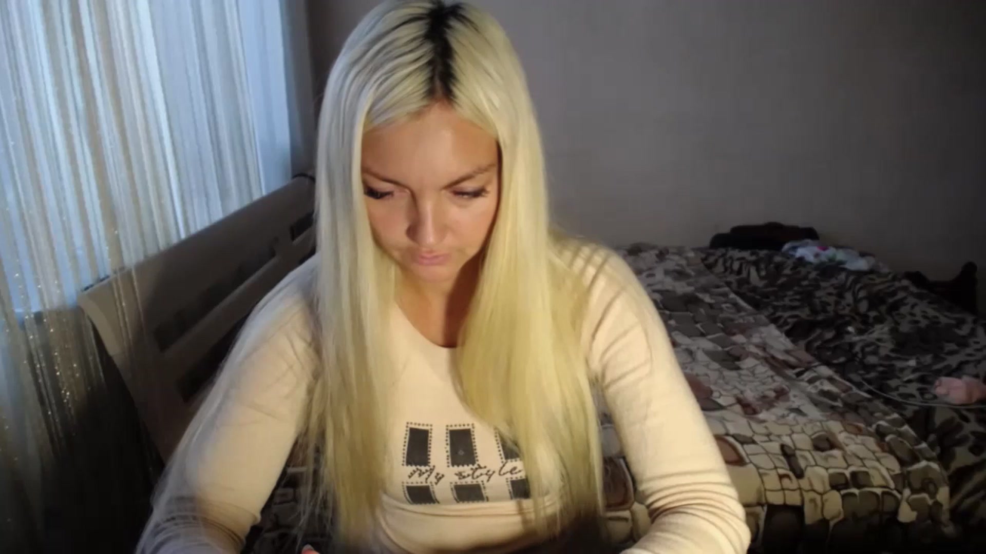 Gallery image thumbnail from AlissaMay's myfreecams stream on, 10/02/2023, 08:47 image 6 of 20