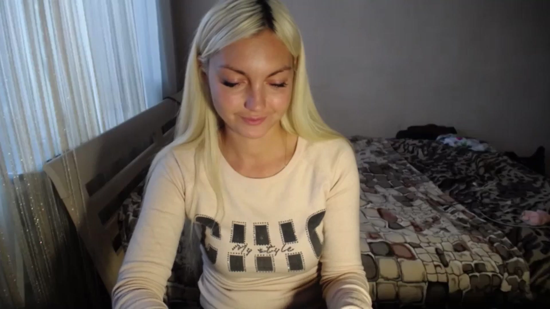 Gallery image thumbnail from AlissaMay's myfreecams stream on, 10/02/2023, 08:47 image 15 of 20