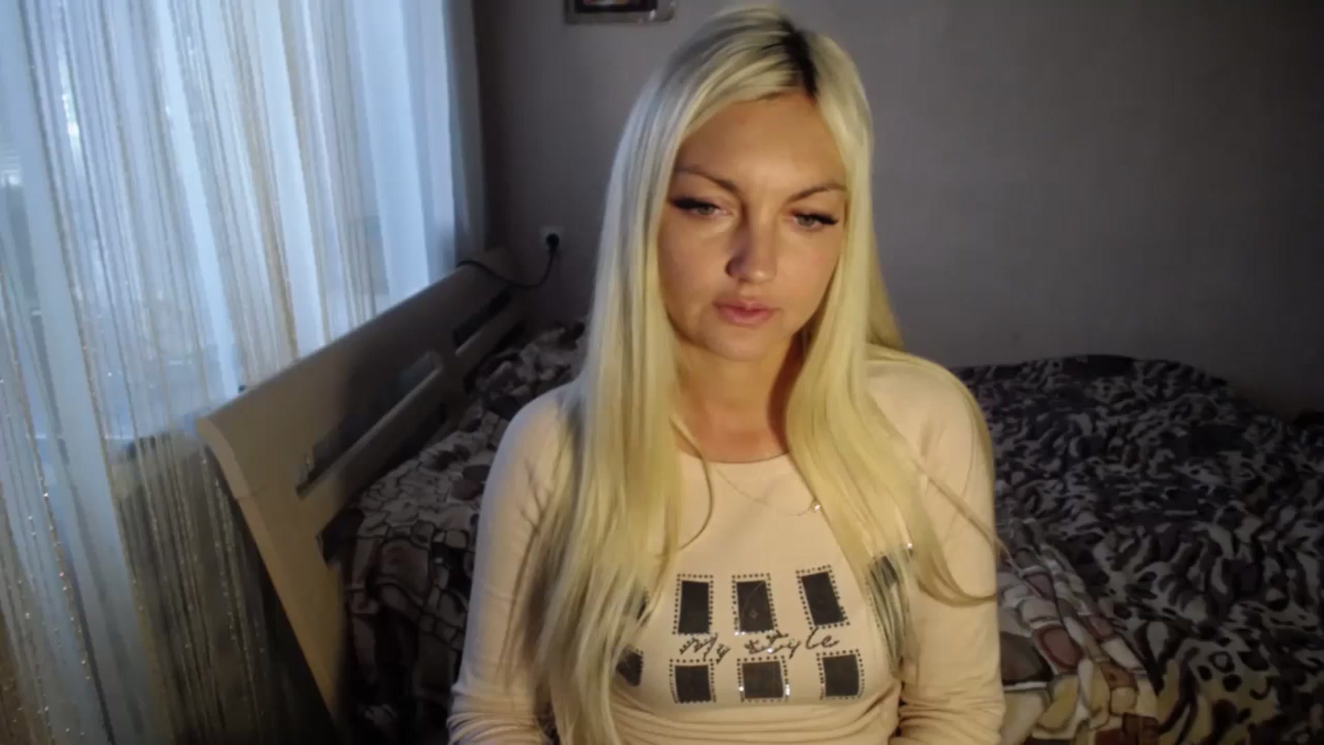 Gallery image thumbnail from AlissaMay's myfreecams stream on, 10/05/2023, 11:42 image 5 of 20