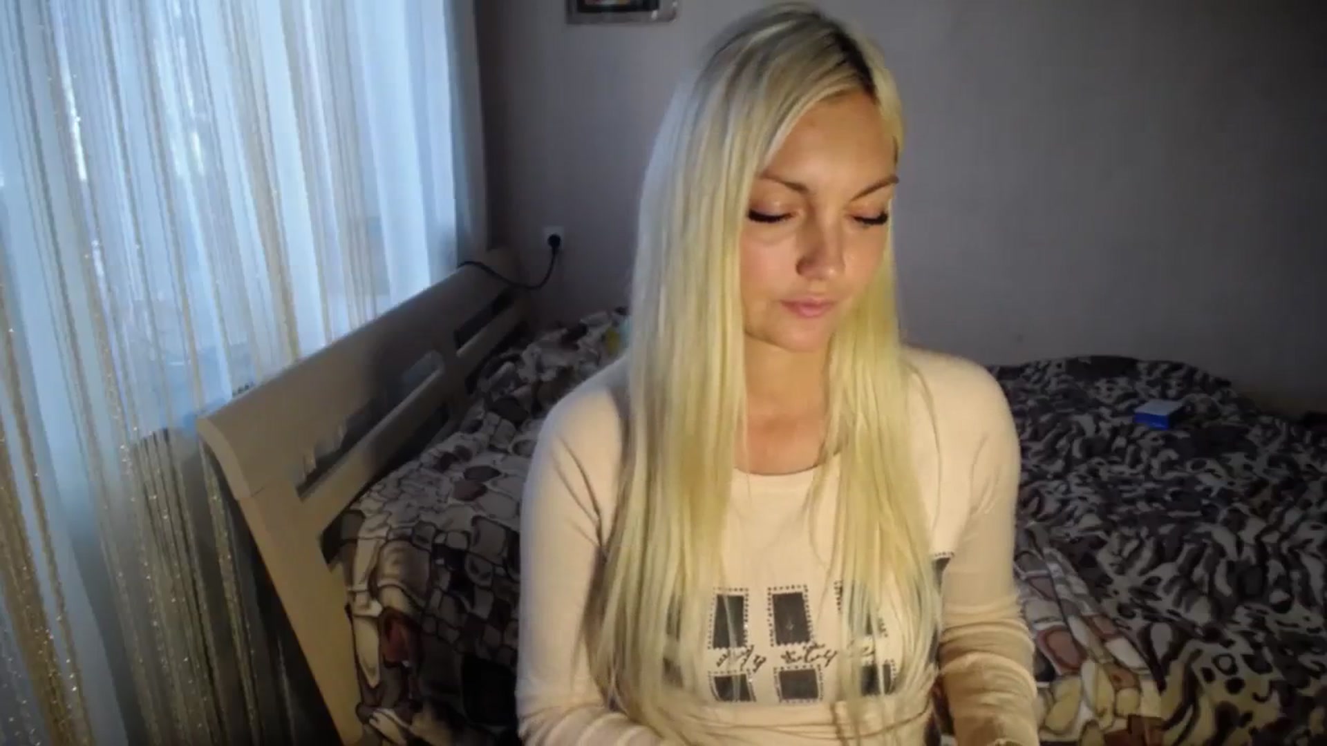 Gallery image thumbnail from AlissaMay's myfreecams stream on, 10/05/2023, 13:16 image 5 of 20
