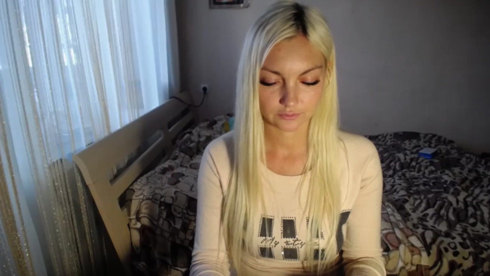 Gallery image thumbnail from AlissaMay's myfreecams stream on, 10/05/2023, 13:16 image 7 of 20