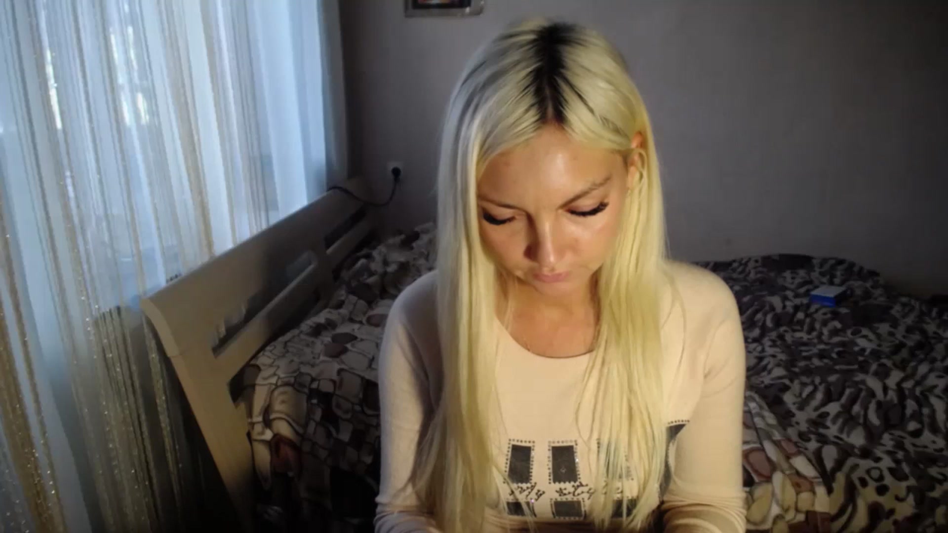 Gallery image thumbnail from AlissaMay's myfreecams stream on, 10/05/2023, 13:16 image 16 of 20