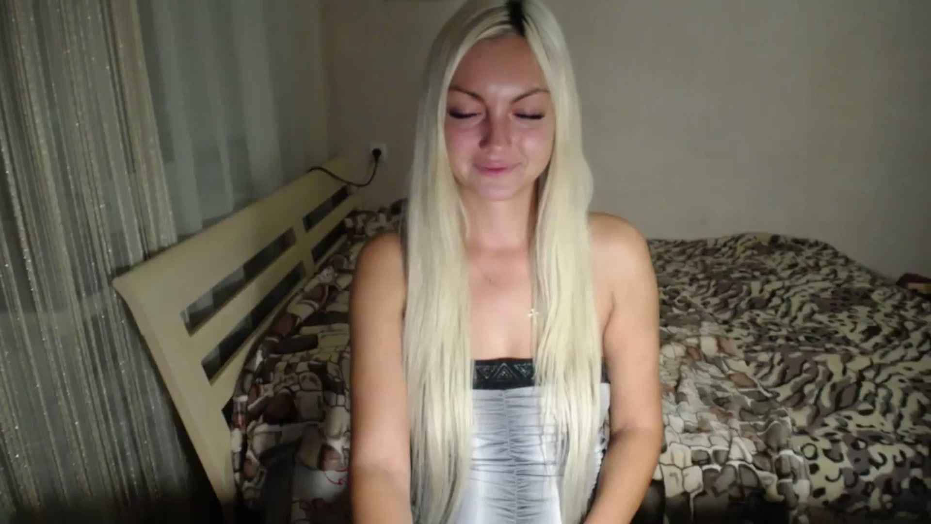 Gallery image thumbnail from AlissaMay's myfreecams stream on, 10/06/2023, 19:40 image 4 of 20