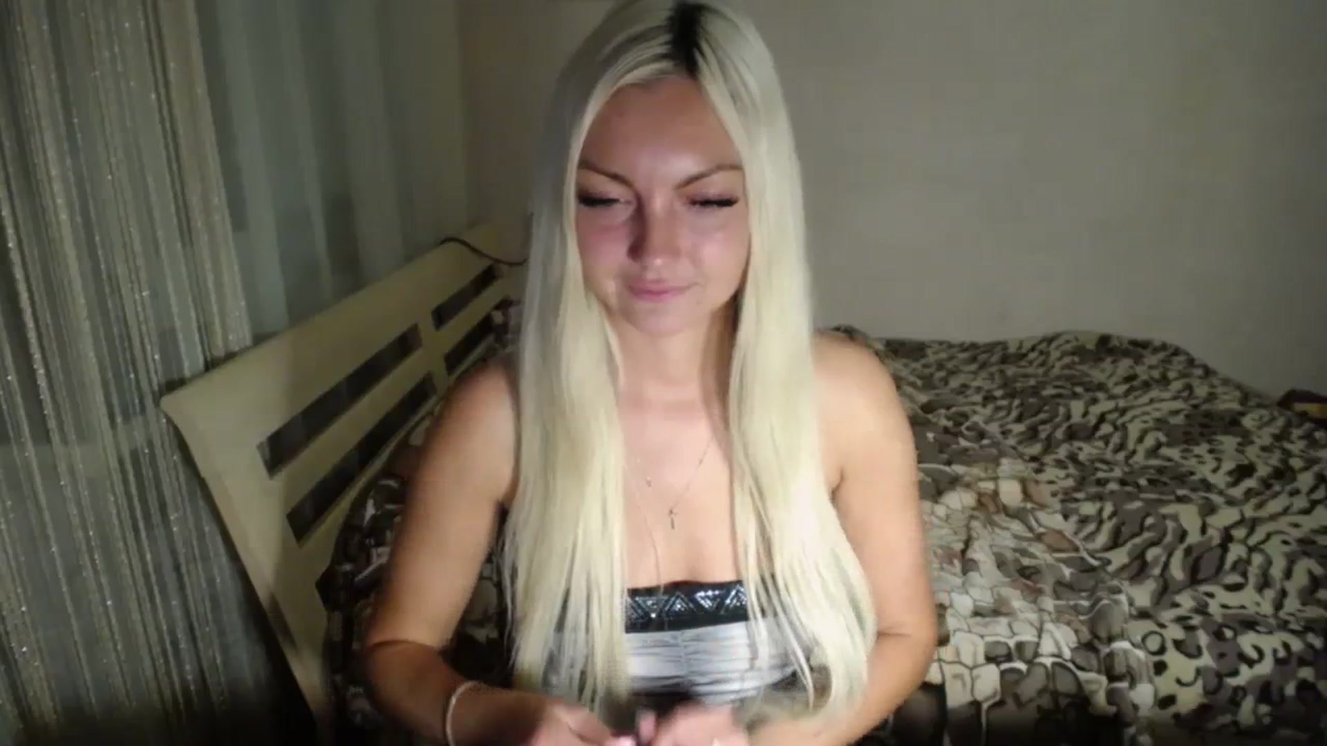 Gallery image thumbnail from AlissaMay's myfreecams stream on, 10/06/2023, 19:40 image 10 of 20