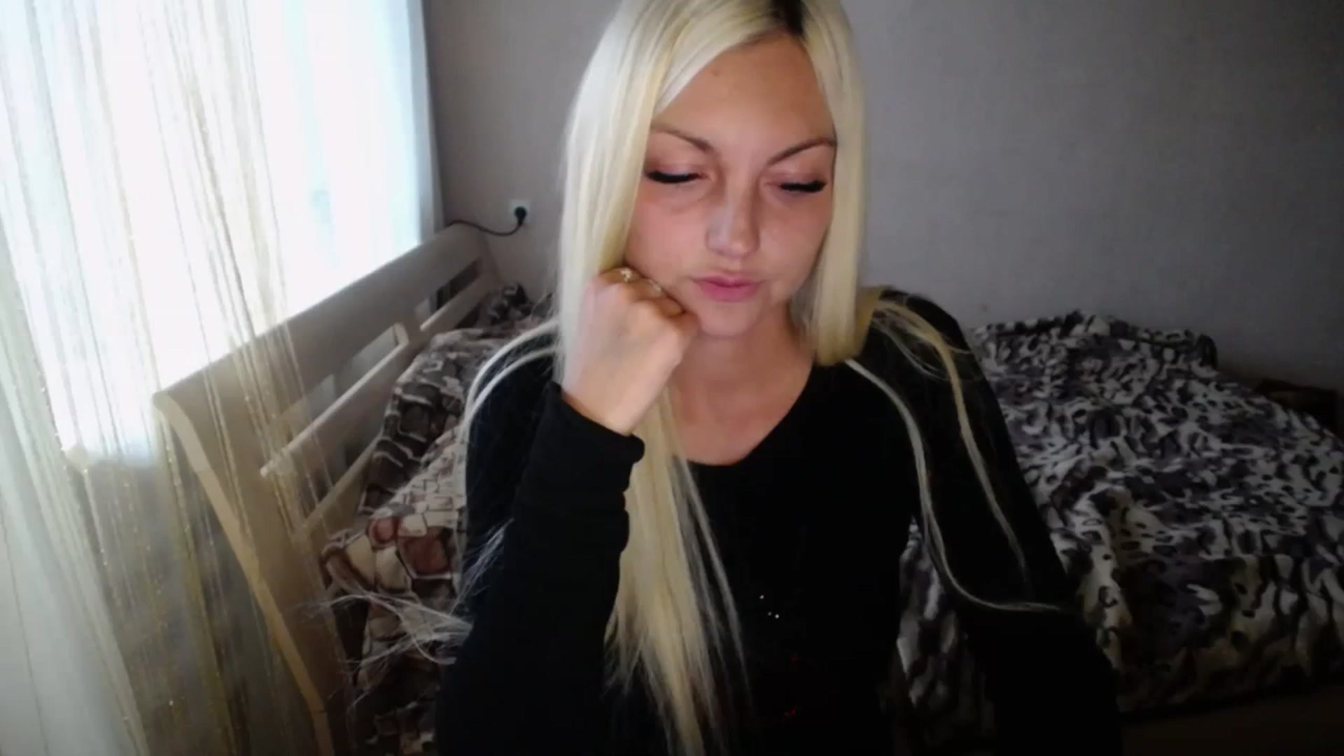 Gallery image thumbnail from AlissaMay's myfreecams stream on, 10/08/2023, 08:35 image 17 of 20