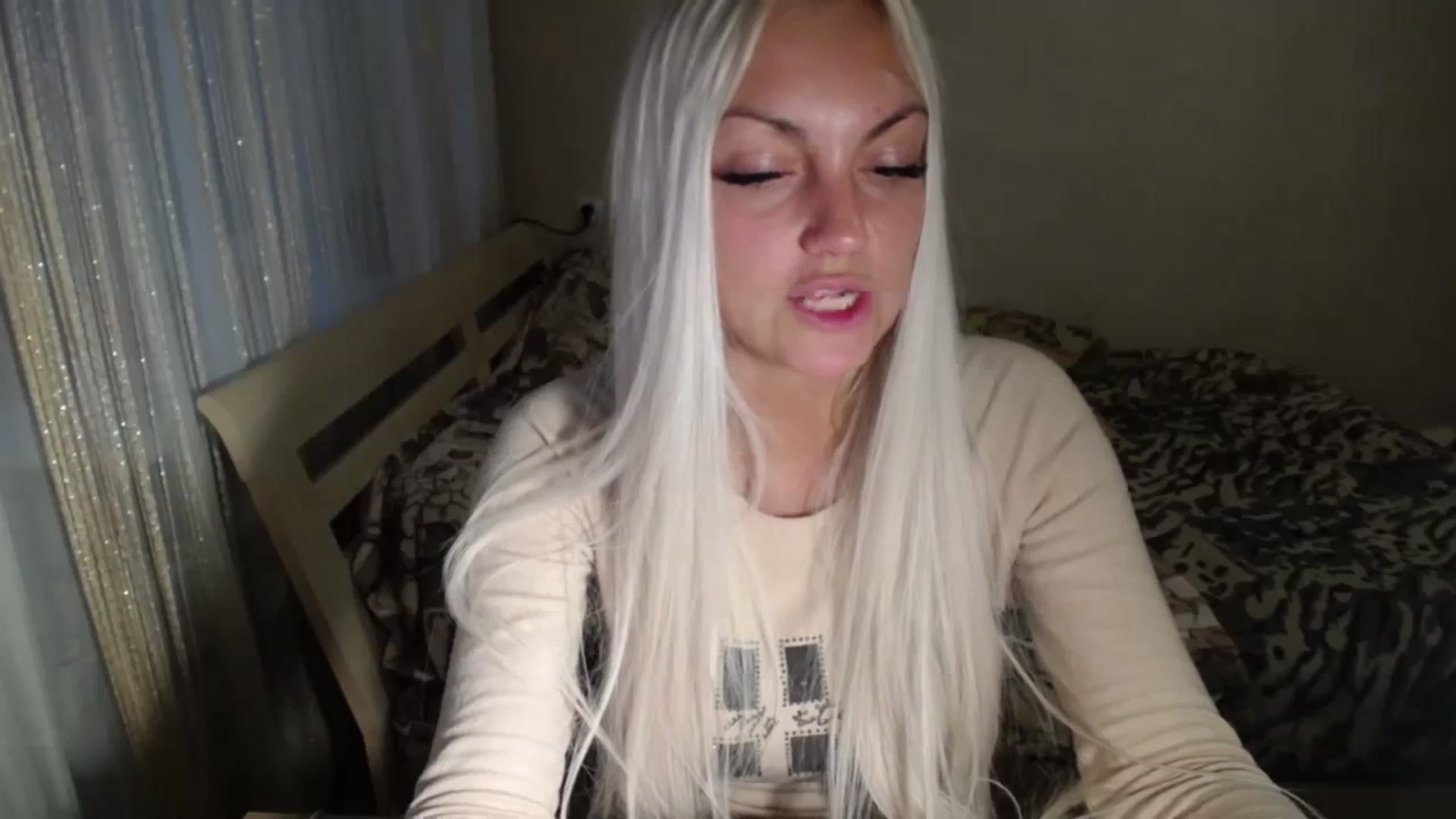 Gallery image thumbnail from AlissaMay's myfreecams stream on, 10/13/2023, 14:33 image 15 of 20