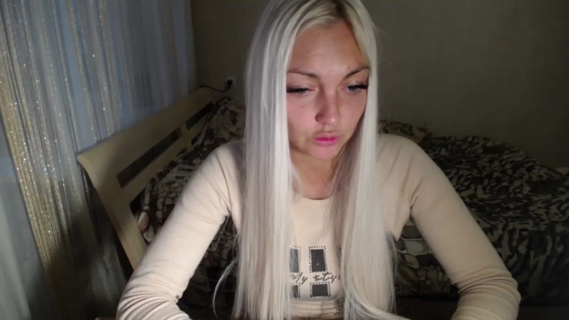 Gallery image thumbnail from AlissaMay's myfreecams stream on, 10/13/2023, 14:33 image 13 of 20