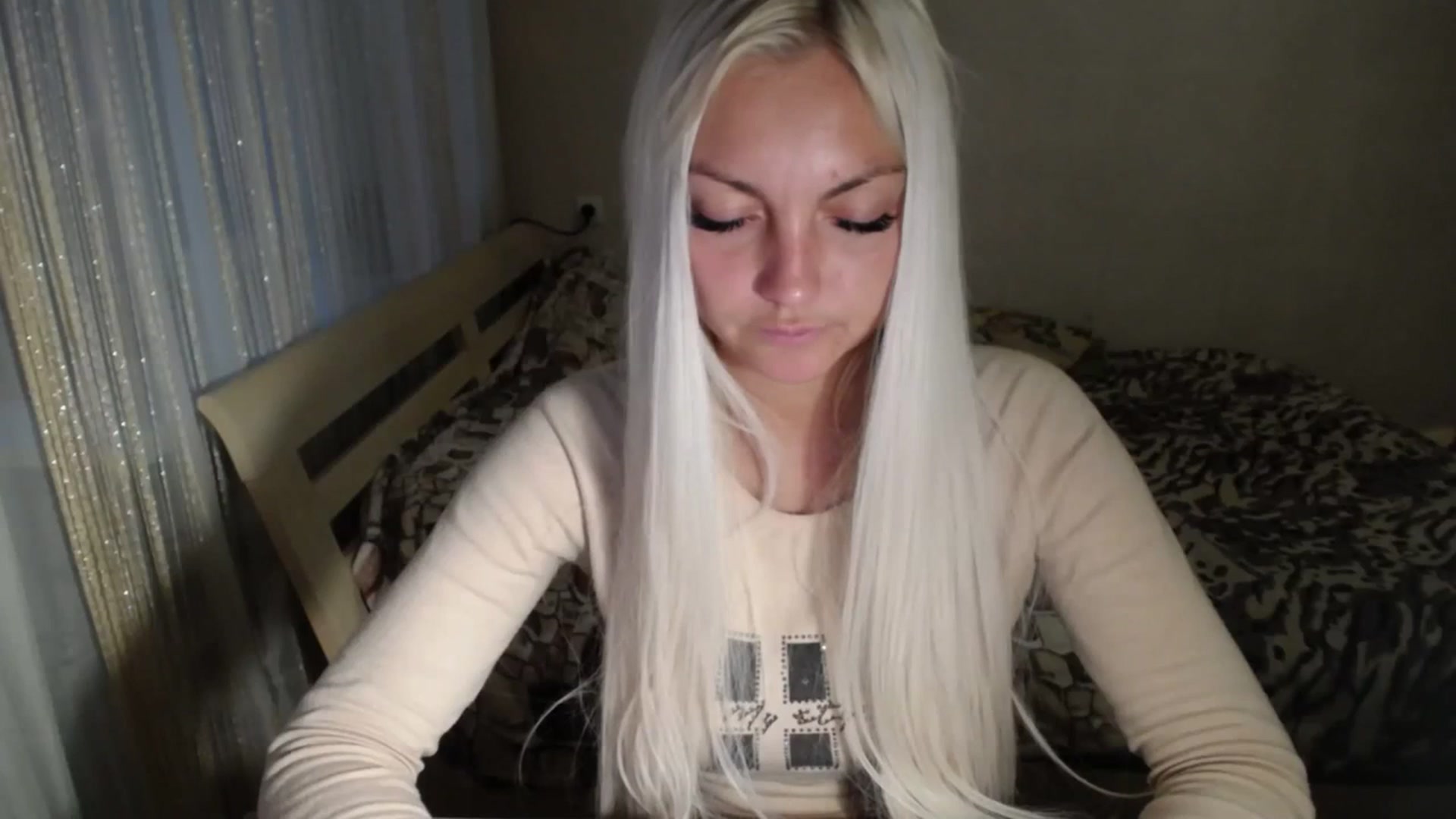 Gallery image thumbnail from AlissaMay's myfreecams stream on, 10/13/2023, 14:33 image 16 of 20