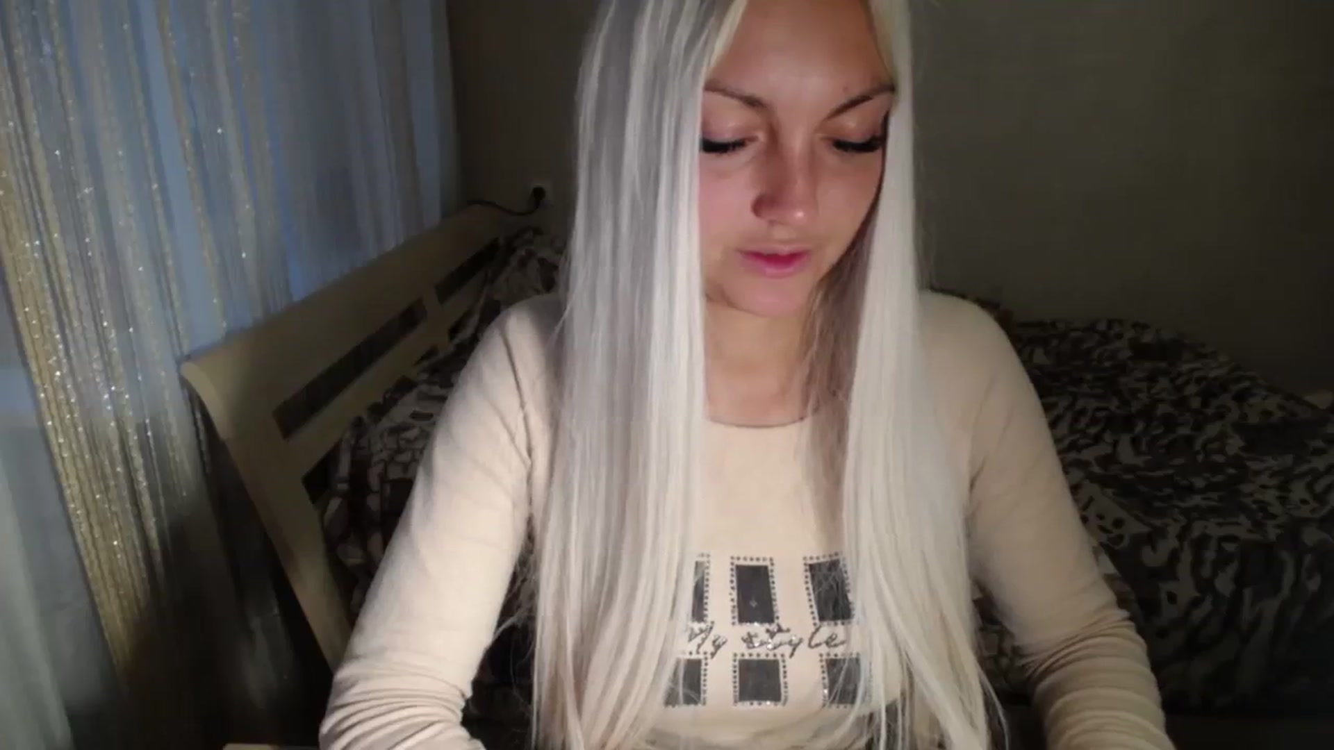 Gallery image thumbnail from AlissaMay's myfreecams stream on, 10/13/2023, 14:33 image 11 of 20