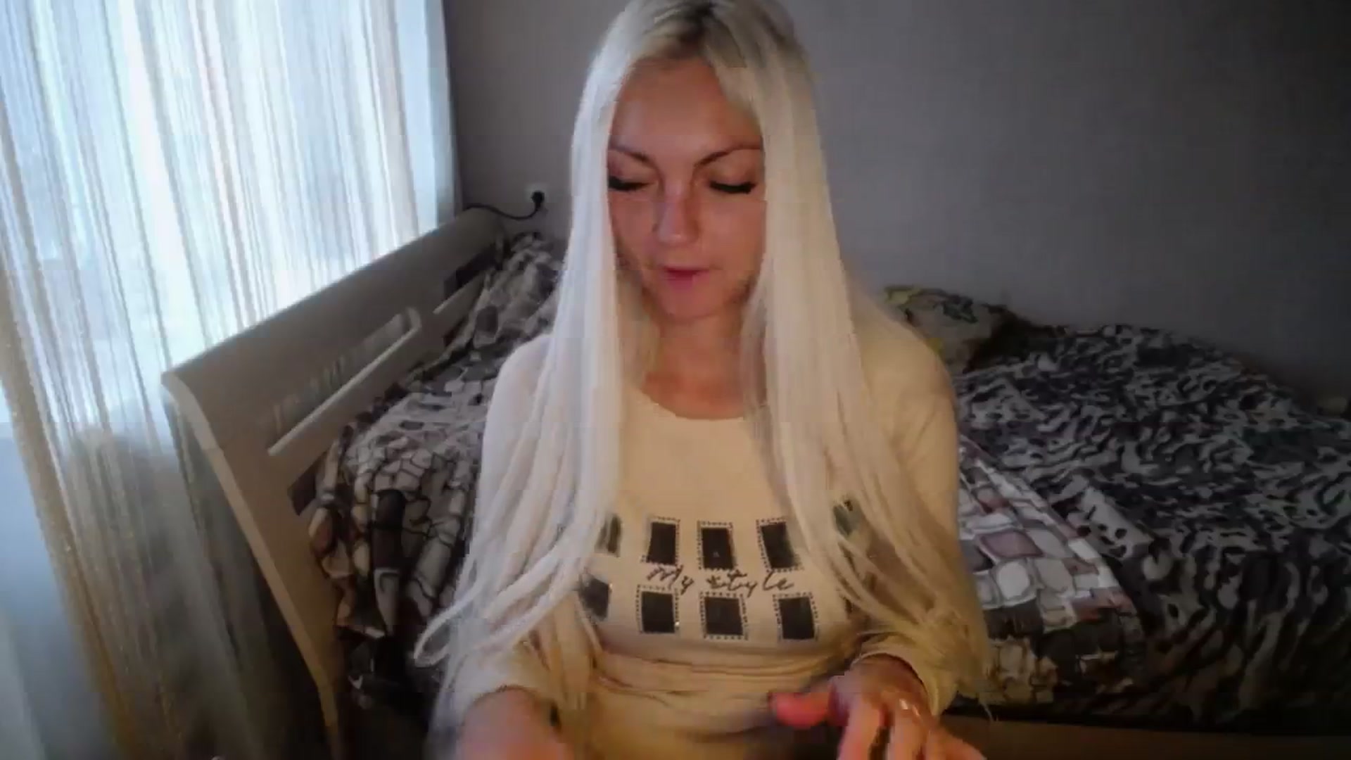 Gallery image thumbnail from AlissaMay's myfreecams stream on, 10/13/2023, 14:33 image 4 of 20