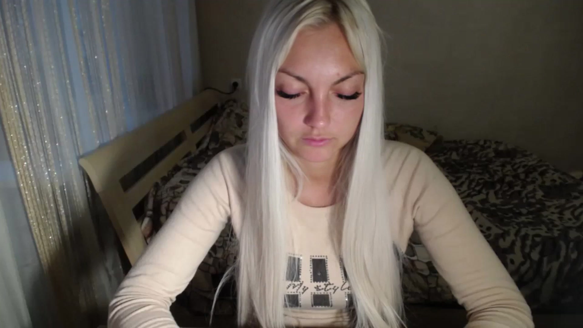 Gallery image thumbnail from AlissaMay's myfreecams stream on, 10/13/2023, 14:33 image 12 of 20