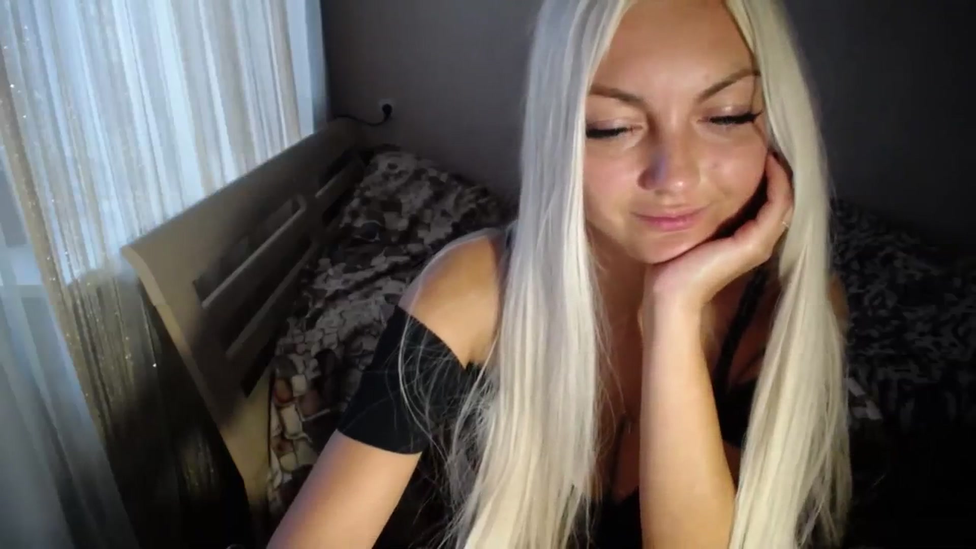 Gallery image thumbnail from AlissaMay's myfreecams stream on, 10/14/2023, 13:04 image 19 of 20