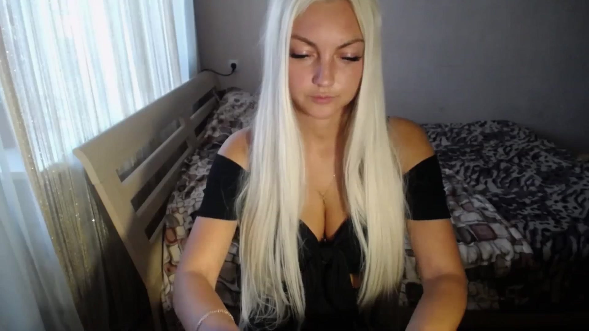 Gallery image thumbnail from AlissaMay's myfreecams stream on, 10/14/2023, 13:04 image 5 of 20
