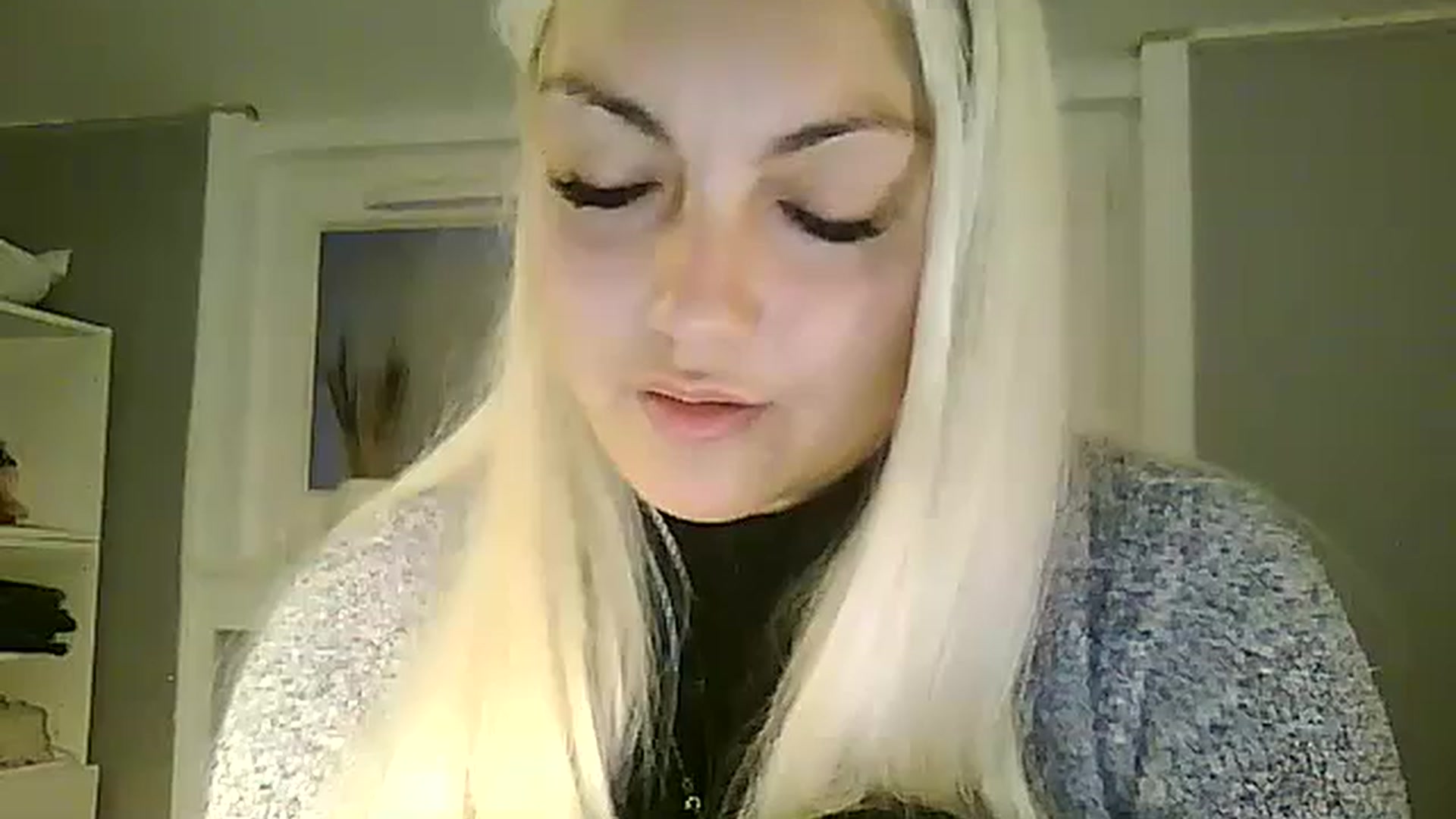 Gallery image thumbnail from AlissaMay's myfreecams stream on, 11/03/2023, 16:16 image 17 of 20