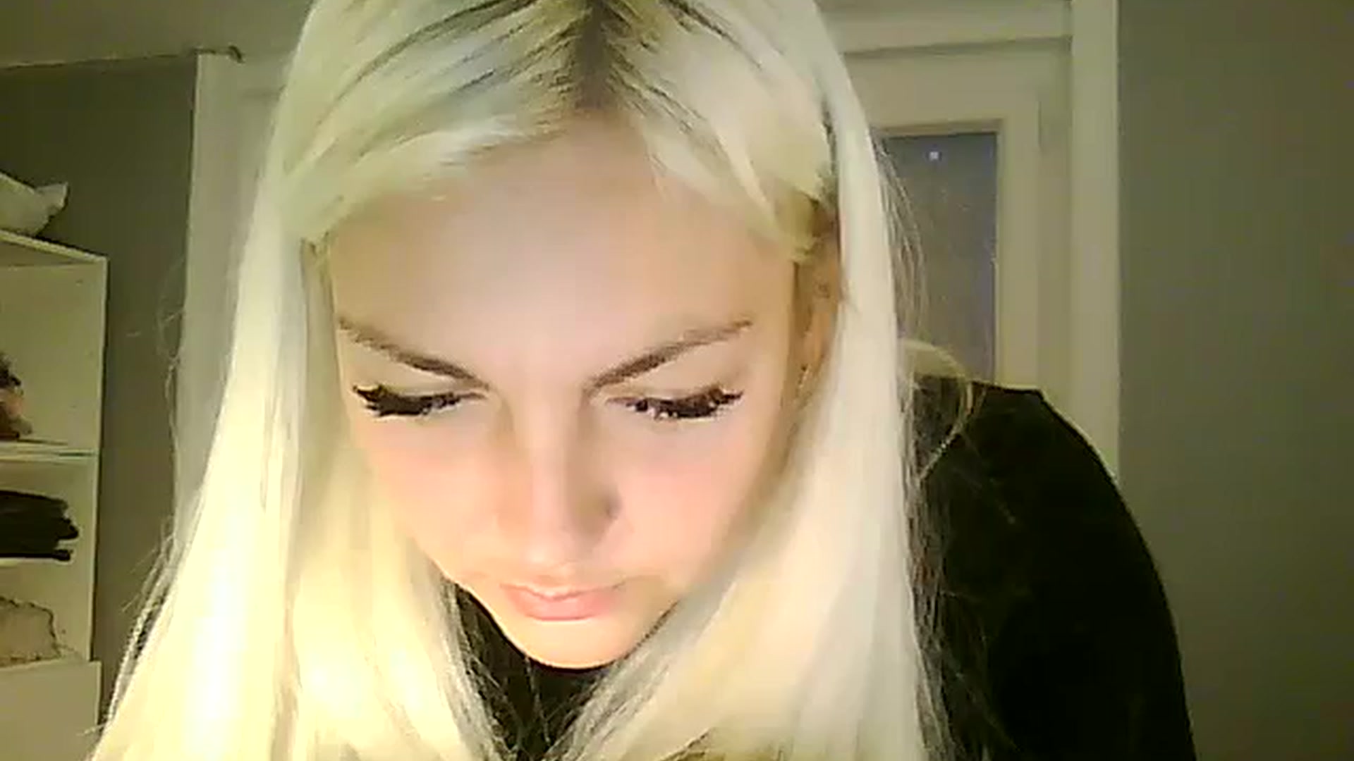 Gallery image thumbnail from AlissaMay's myfreecams stream on, 11/03/2023, 16:16 image 4 of 20