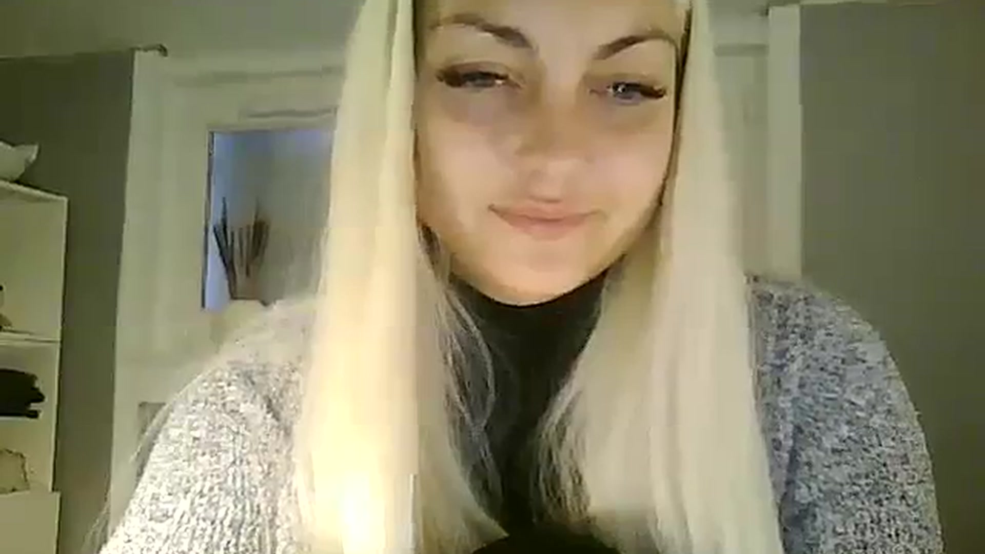 Gallery image thumbnail from AlissaMay's myfreecams stream on, 11/03/2023, 16:16 image 12 of 20