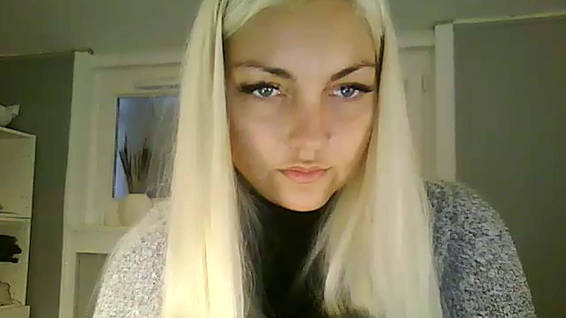 Gallery image thumbnail from AlissaMay's myfreecams stream on, 11/03/2023, 16:16 image 11 of 20