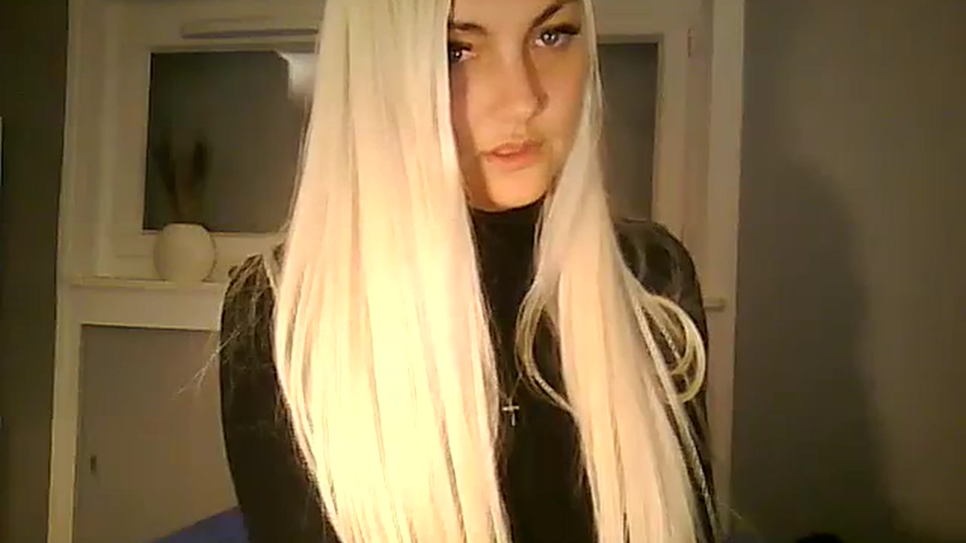 Gallery image thumbnail from AlissaMay's myfreecams stream on, 11/03/2023, 19:09 image 11 of 20