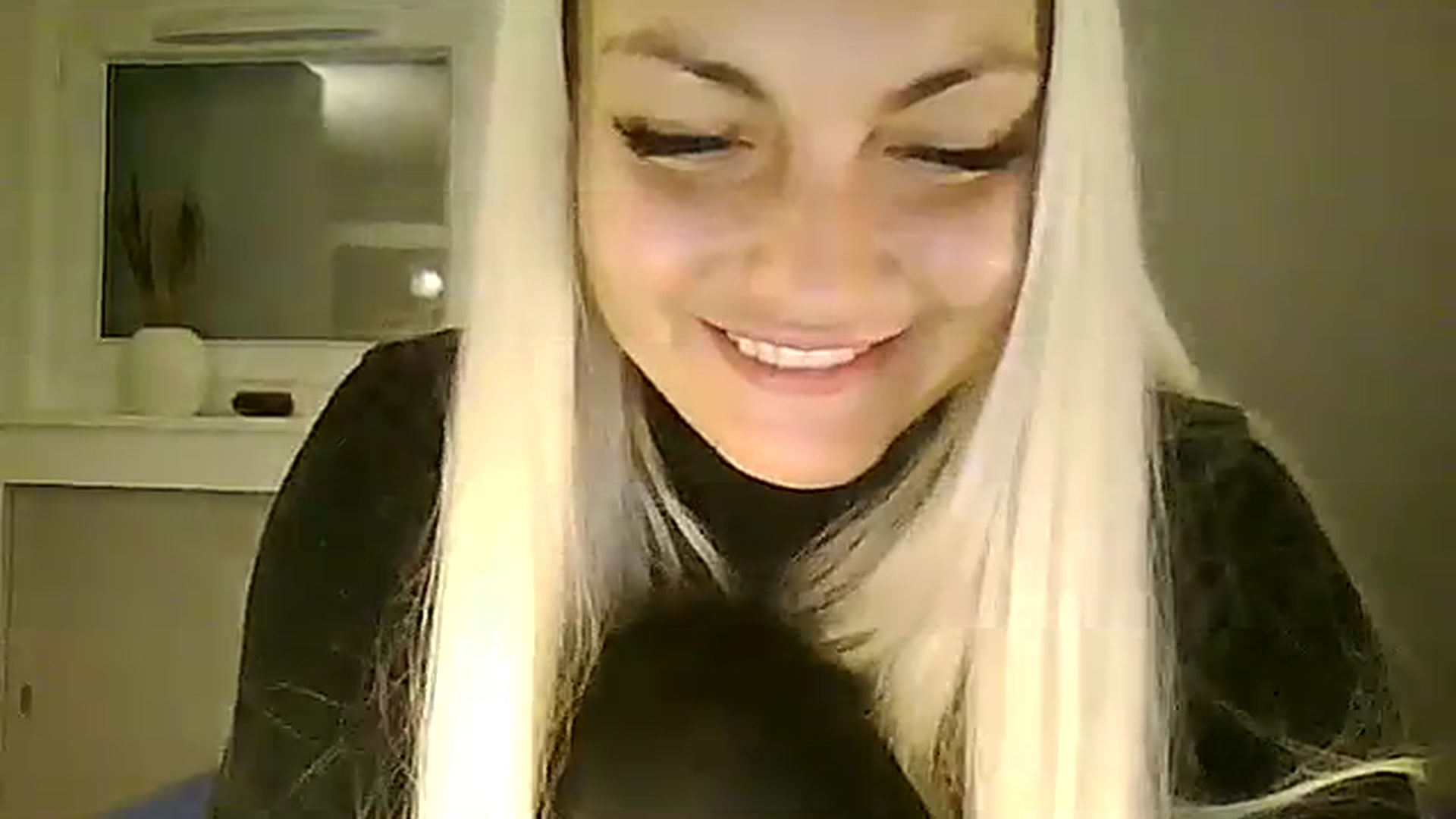 Gallery image thumbnail from AlissaMay's myfreecams stream on, 11/03/2023, 20:01 image 16 of 20