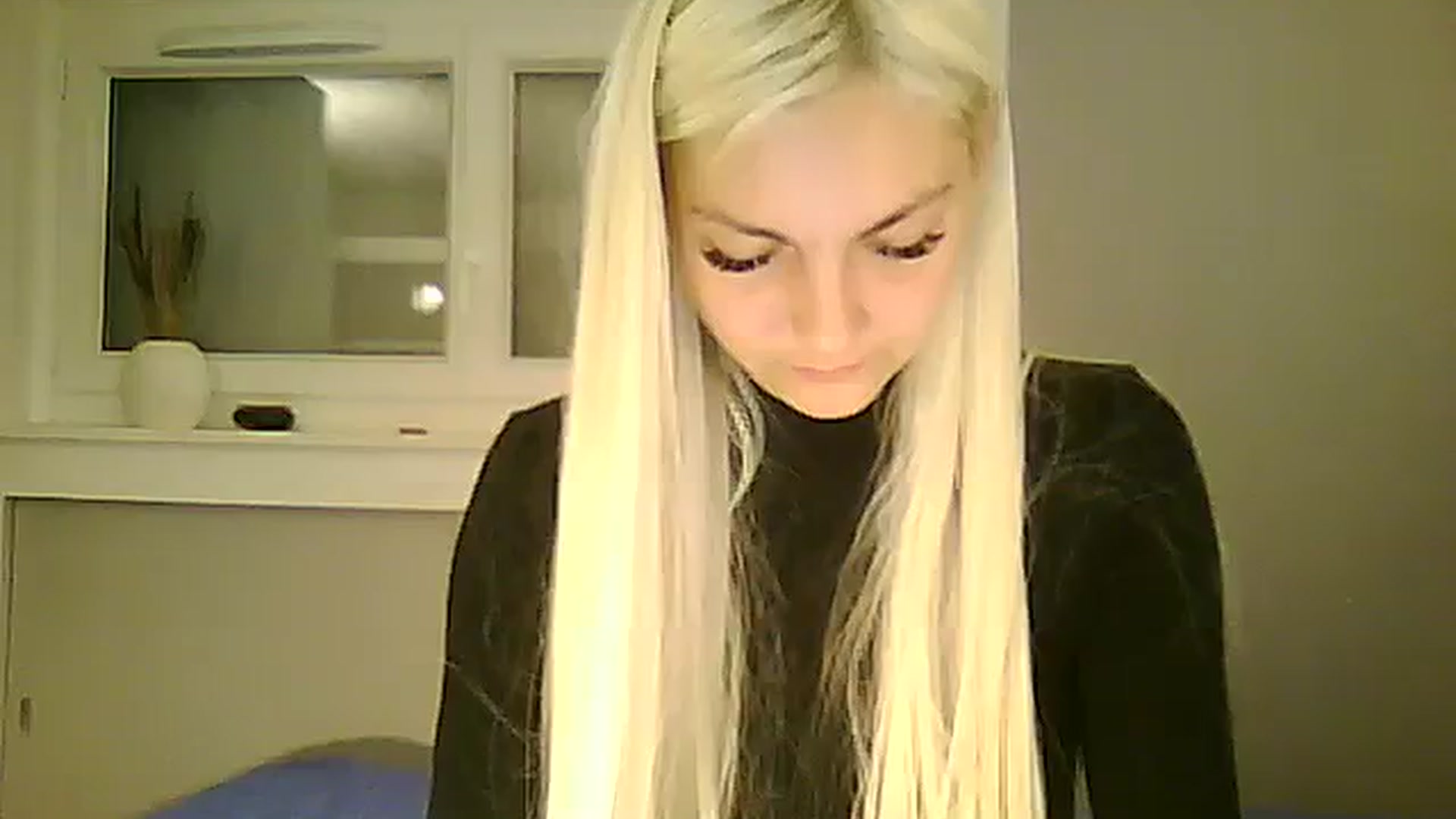 Gallery image thumbnail from AlissaMay's myfreecams stream on, 11/03/2023, 20:01 image 14 of 20