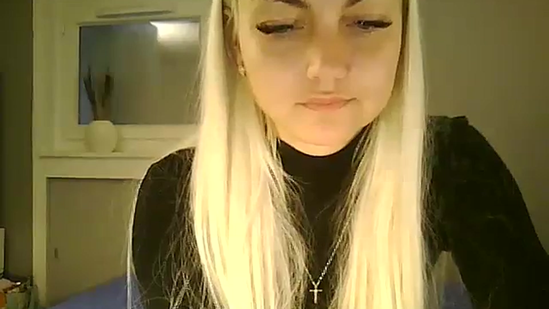 Gallery image thumbnail from AlissaMay's myfreecams stream on, 11/04/2023, 15:12 image 12 of 20