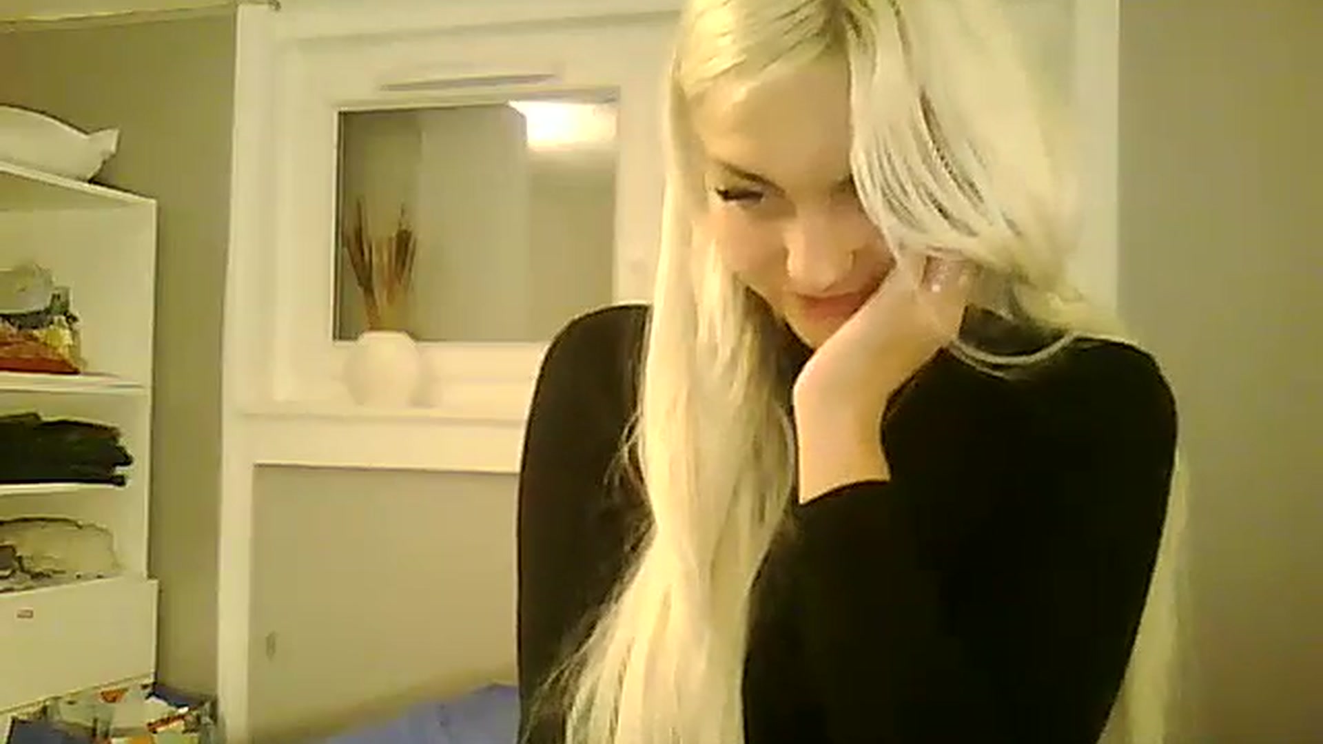 Gallery image thumbnail from AlissaMay's myfreecams stream on, 11/04/2023, 17:21 image 7 of 20