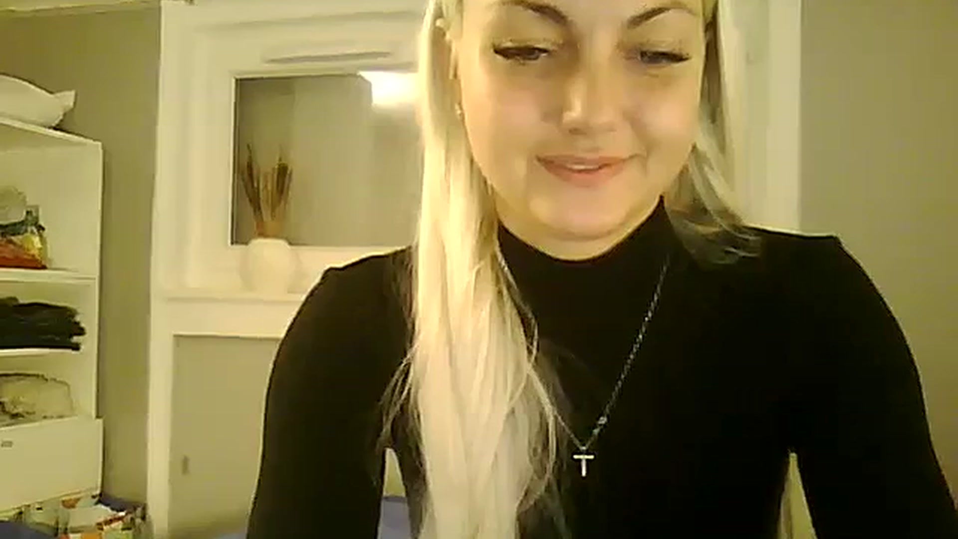 Gallery image thumbnail from AlissaMay's myfreecams stream on, 11/04/2023, 17:21 image 8 of 20