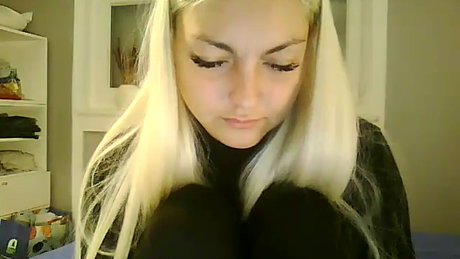 Gallery image thumbnail from AlissaMay's myfreecams stream on, 11/04/2023, 18:09 image 9 of 20