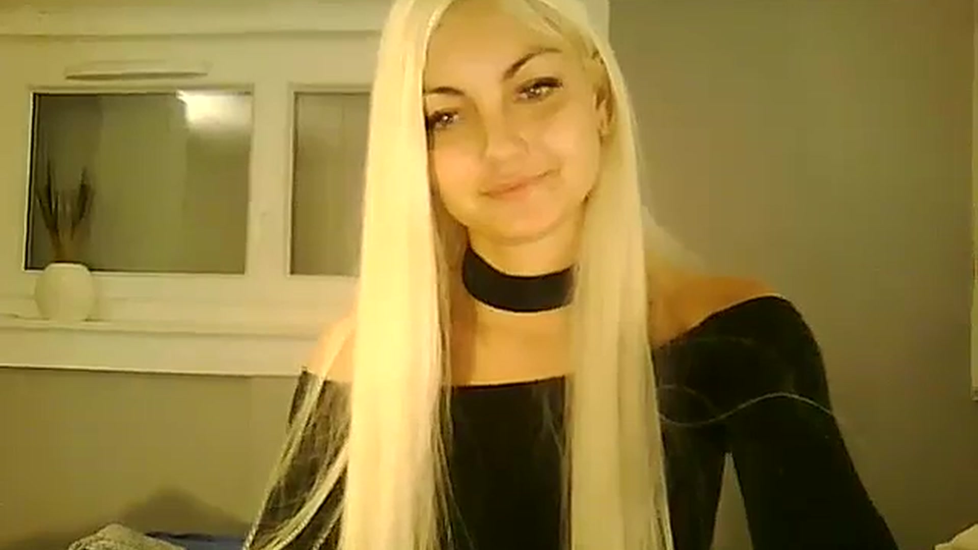 Gallery image thumbnail from AlissaMay's myfreecams stream on, 11/07/2023, 16:53 image 10 of 20